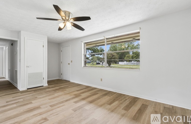 8428 Red Holly Ln 4 Beds Single Family Home for Rent - Photo gallery 3