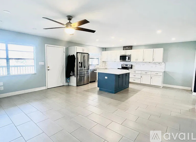 12500 Capri Cir N 2 Beds Condo for Rent - Photo gallery 2