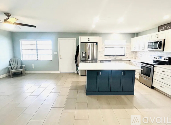 12500 Capri Cir N 2 Beds Condo for Rent - Photo gallery 3