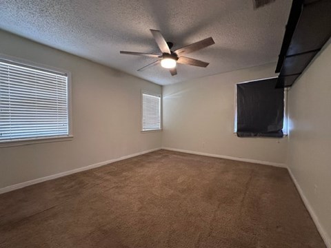 3773 Highland 2 Beds Apartment for Rent