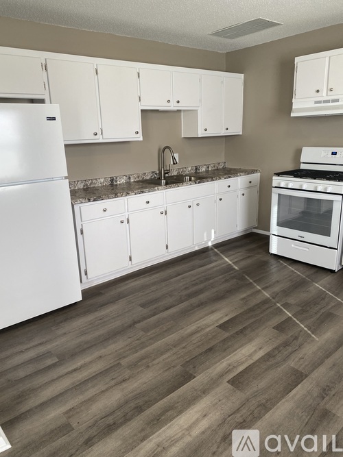300 W 9th St 2 Beds Apartment for Rent - Photo gallery 1