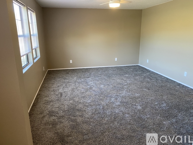 300 W 9th St 2 Beds Apartment for Rent - Photo gallery 4