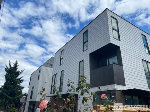 2000 SE Tacoma St 2 Beds Apartment for Rent
