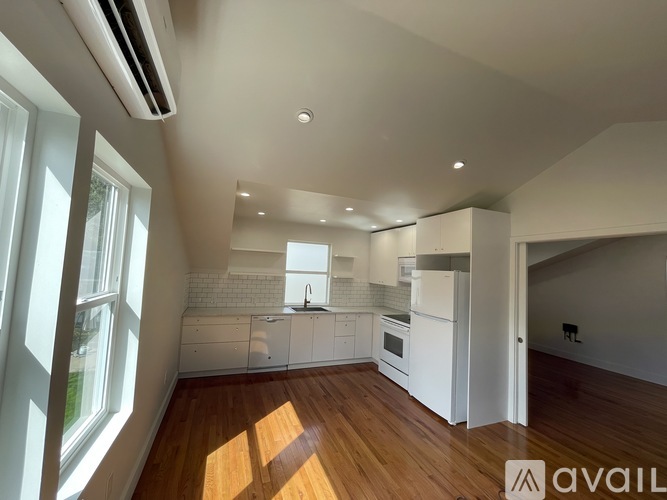 8146 SW 39th Ave, Unit B 1 Single Family Home for Rent - Photo gallery 2