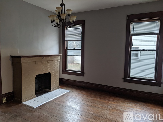 591 Clark St 3 Beds Townhouse for Rent - Photo gallery 4