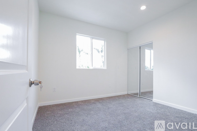 2820 1/2 South Cloverdale Avenue 3 Beds Apartment for Rent - Photo gallery 1