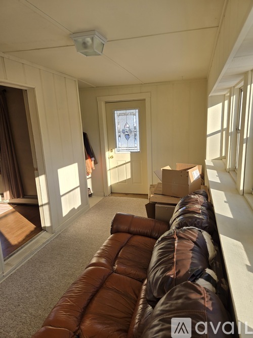 715 Cornelia St 2 Beds Apartment for Rent - Photo gallery 2