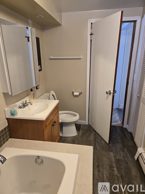 715 Cornelia St 2 Beds Apartment for Rent - Photo gallery 3