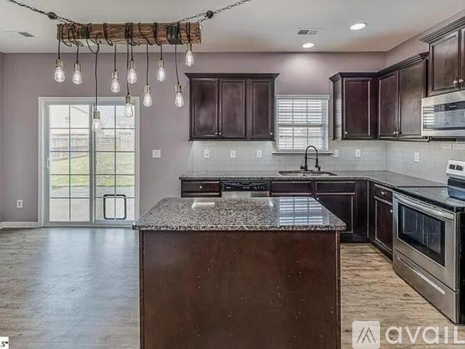 374 Hartleigh Drive 4 Beds Single Family Home for Rent - Photo gallery 2