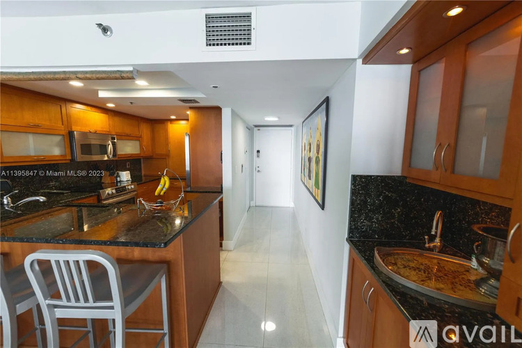 1717 North Bayshore Drive 3 Beds Condo for Rent - Photo gallery 5