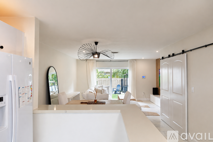 450 Southeast 7th Street 2 Beds Townhouse for Rent - Photo gallery 4