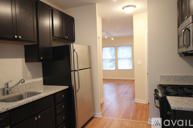 6973 N Greenview Ave 2 Beds Apartment for Rent - Photo gallery 1
