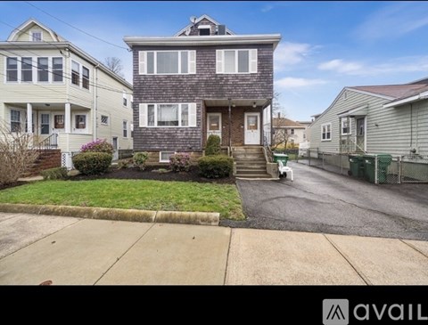 9 Stearns Avenue 3 Beds Apartment for Rent
