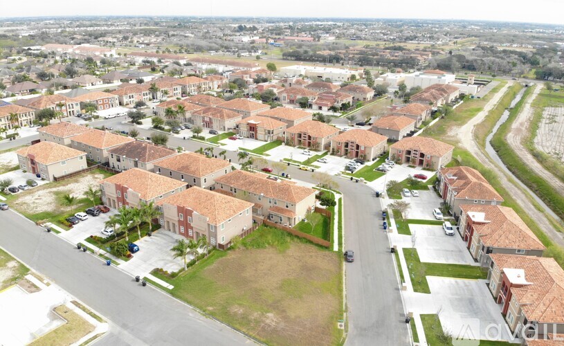 1204 E Pineridge Ave 3 Beds Townhouse for Rent - Photo gallery 4