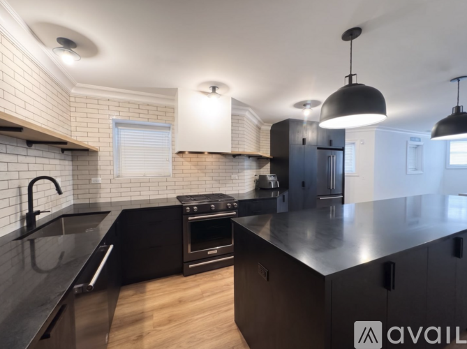 834 W Waveland Ave 3 Beds Apartment for Rent - Photo gallery 1