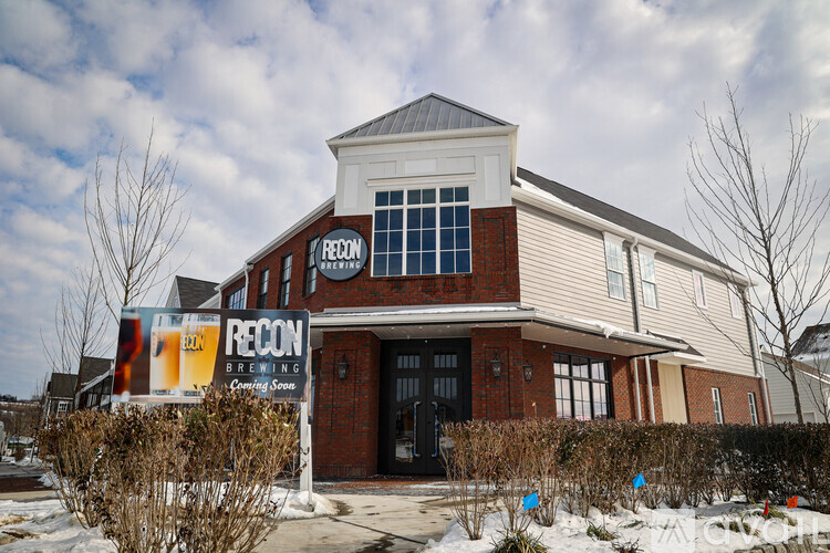 A building with a sign that says Recon Brewing.
