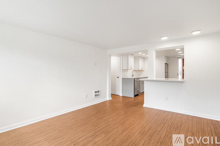 2203 Nob Hill Ave N 1 Apartment for Rent - Photo gallery 5