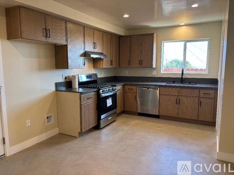 932 North Gage Avenue 2 Beds Apartment for Rent