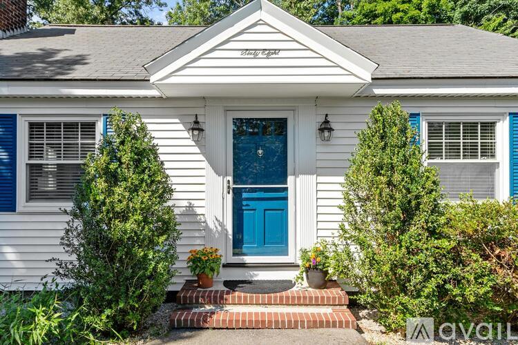 68 Oak Hill Road 2 Beds Single Family Home for Rent - Photo gallery 1