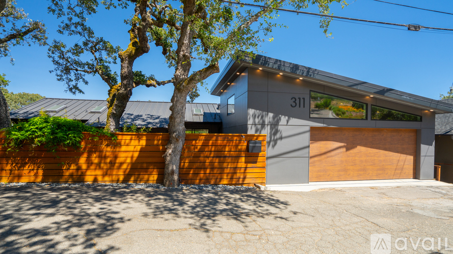 311 Grandview Avenue 4 Beds Single Family Home for Rent - Photo gallery 1