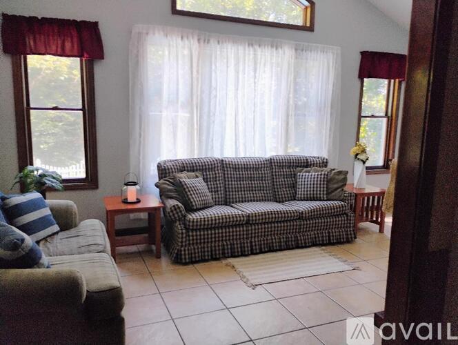 12 Cedarcrest Drive 5 Beds Single Family Home for Rent - Photo gallery 2