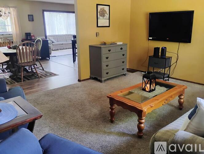 12 Cedarcrest Drive 5 Beds Single Family Home for Rent - Photo gallery 4