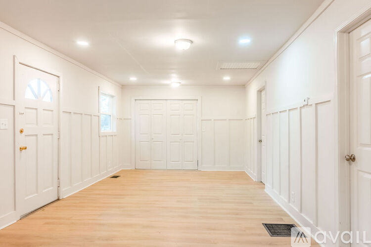 80 Menefee Street 3 Beds Single Family Home for Rent - Photo gallery 5