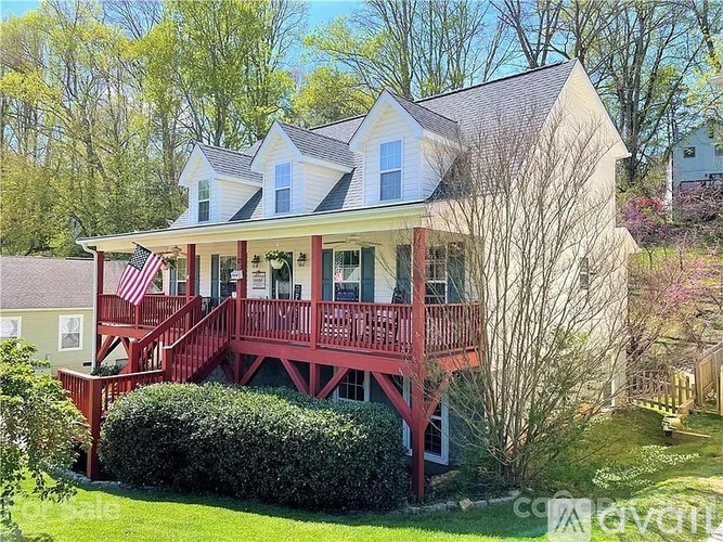 17 Grove Garden Avenue 4 Beds Single Family Home for Rent - Photo gallery 2