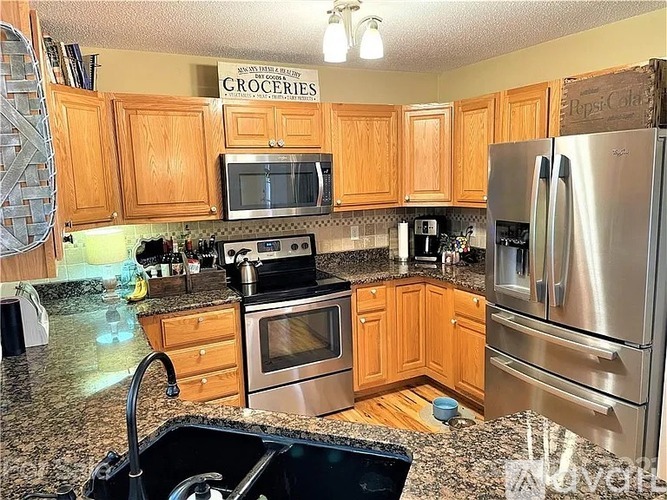 17 Grove Garden Avenue 4 Beds Single Family Home for Rent - Photo gallery 4