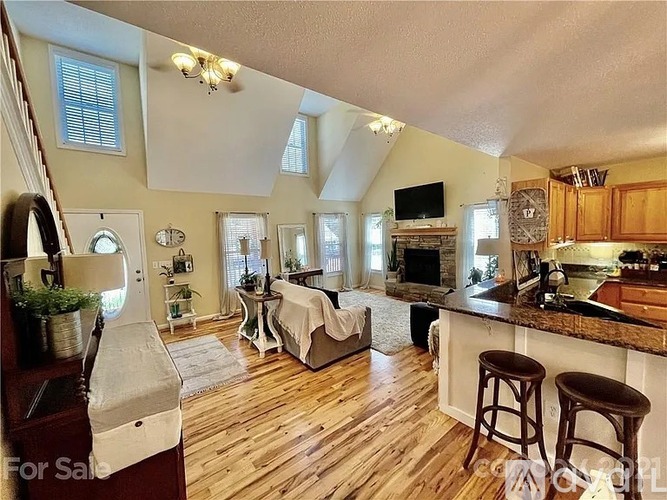 17 Grove Garden Avenue 4 Beds Single Family Home for Rent - Photo gallery 5