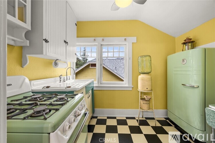 577 N Chester Ave Studio Apartment for Rent - Photo gallery 4