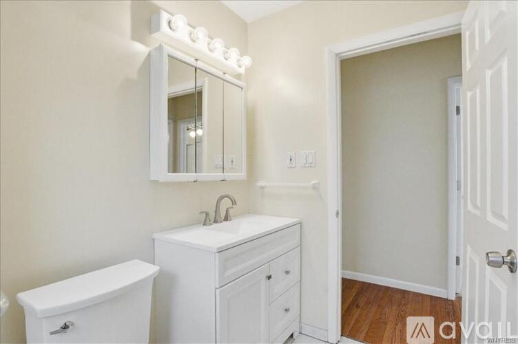 315 Crestwood Avenue 2 Beds Apartment for Rent - Photo gallery 1