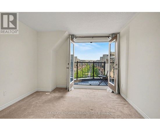 15 - 17 EATON PARK LANE 3 Beds Condo, Home, Townhouse for Rent - Photo gallery 5