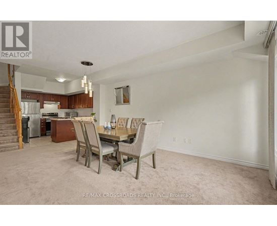 15 - 17 EATON PARK LANE 3 Beds Condo, Home, Townhouse for Rent - Photo gallery 1