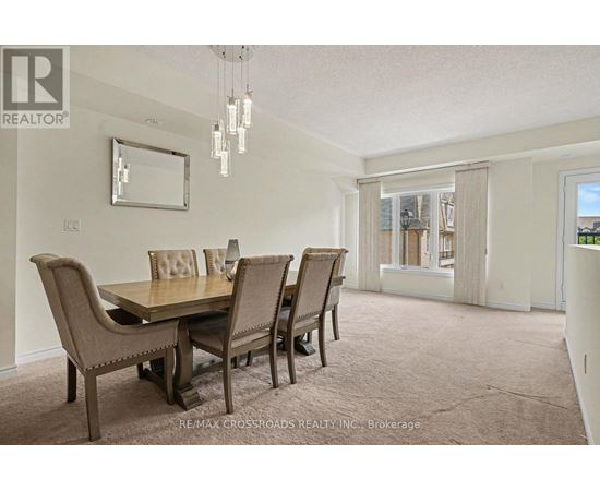 15 - 17 EATON PARK LANE 3 Beds Condo, Home, Townhouse for Rent - Photo gallery 2