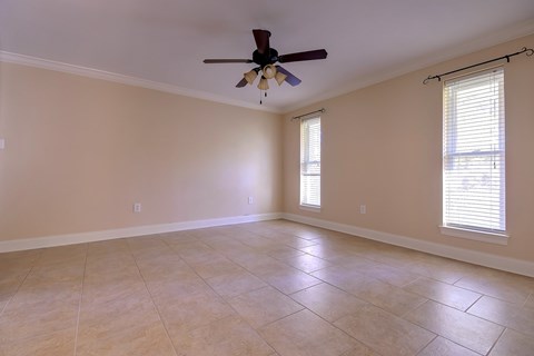 117 D'evereux Drive 4 Beds Apartment for Rent
