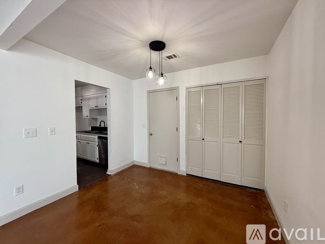 2003 Cenwood Drive 3 Beds Single Family Home for Rent - Photo gallery 4