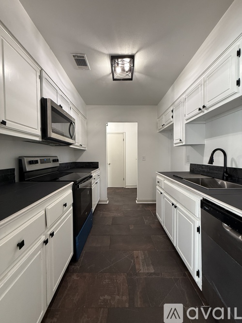 2003 Cenwood Drive 3 Beds Single Family Home for Rent - Photo gallery 5