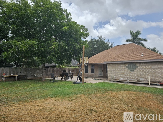 422 West 12th Street 3 Beds Single Family Home for Rent - Photo gallery 5