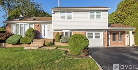 9 Lakeville Ln 4 Beds Apartment for Rent
