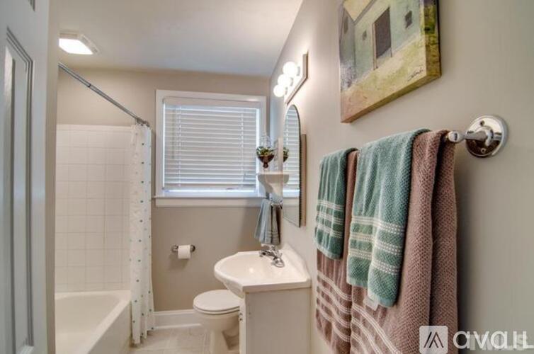 2418 Acadia Street 3 Beds Single Family Home for Rent - Photo gallery 3