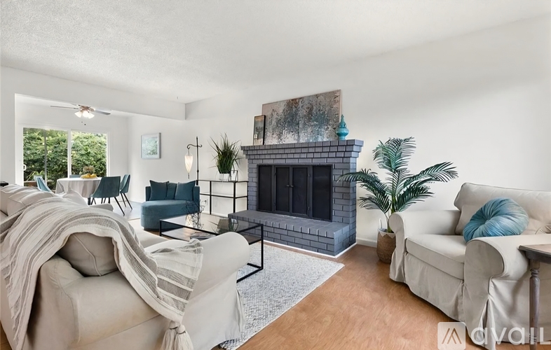 6 Plaza Way 3 Beds Single Family Home for Rent - Photo gallery 1