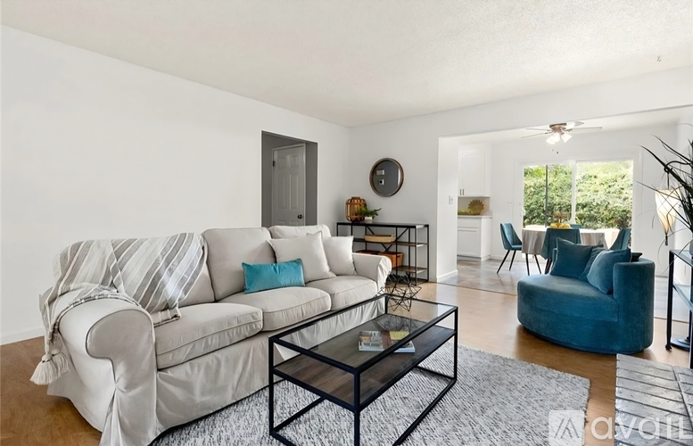 6 Plaza Way 3 Beds Single Family Home for Rent - Photo gallery 2