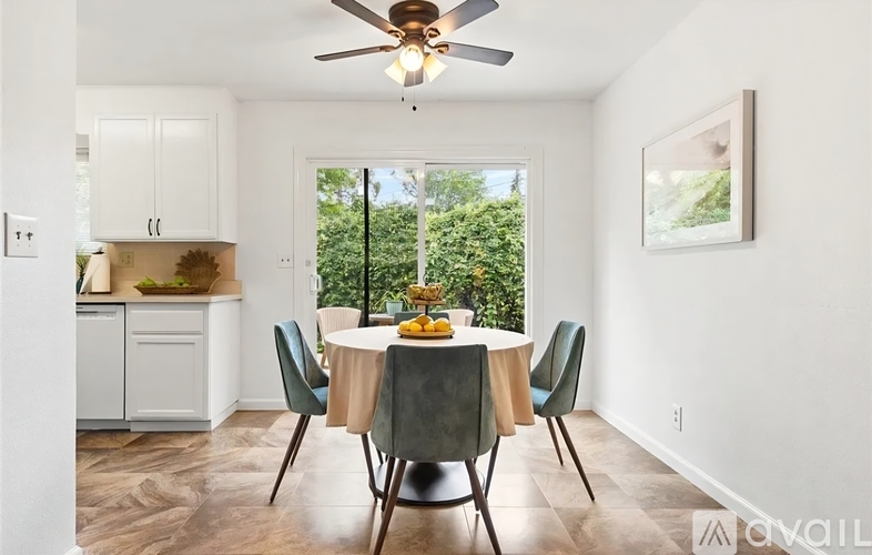 6 Plaza Way 3 Beds Single Family Home for Rent - Photo gallery 4