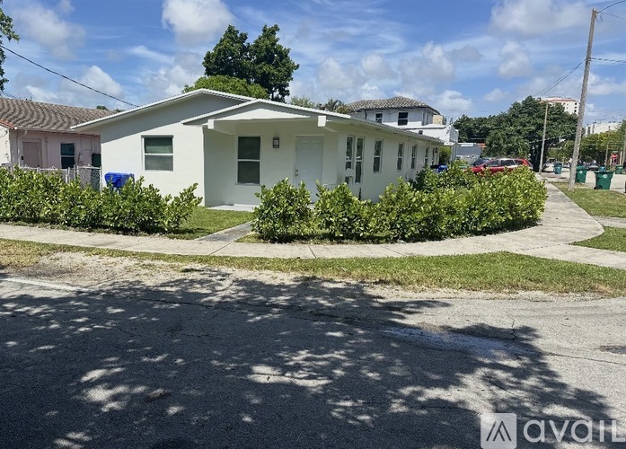 3300 Southwest 9th Terrace 1 Single Family Home for Rent - Photo gallery 1