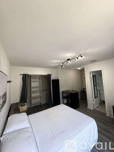 3300 Southwest 9th Terrace 1 Single Family Home for Rent - Photo gallery 3