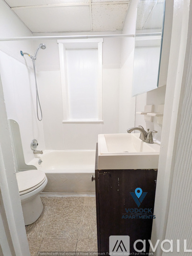 A bathroom with a toilet, sink, and bathtub.