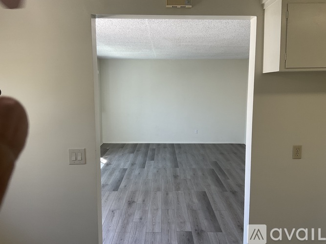 12520 Oxford Avenue 2 Beds Apartment for Rent - Photo gallery 1