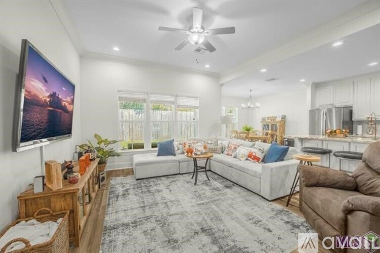 8935 Stonecroft Avenue 3 Beds Single Family Home for Rent - Photo gallery 2