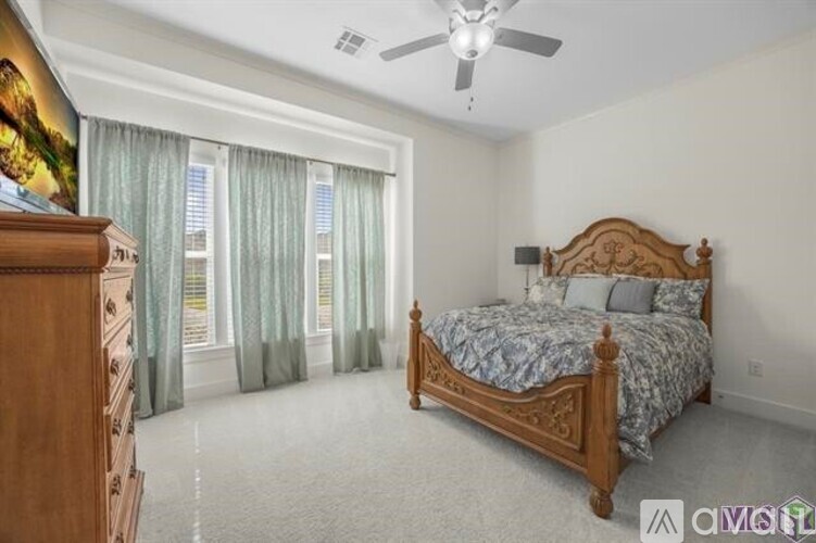 8935 Stonecroft Avenue 3 Beds Single Family Home for Rent - Photo gallery 5